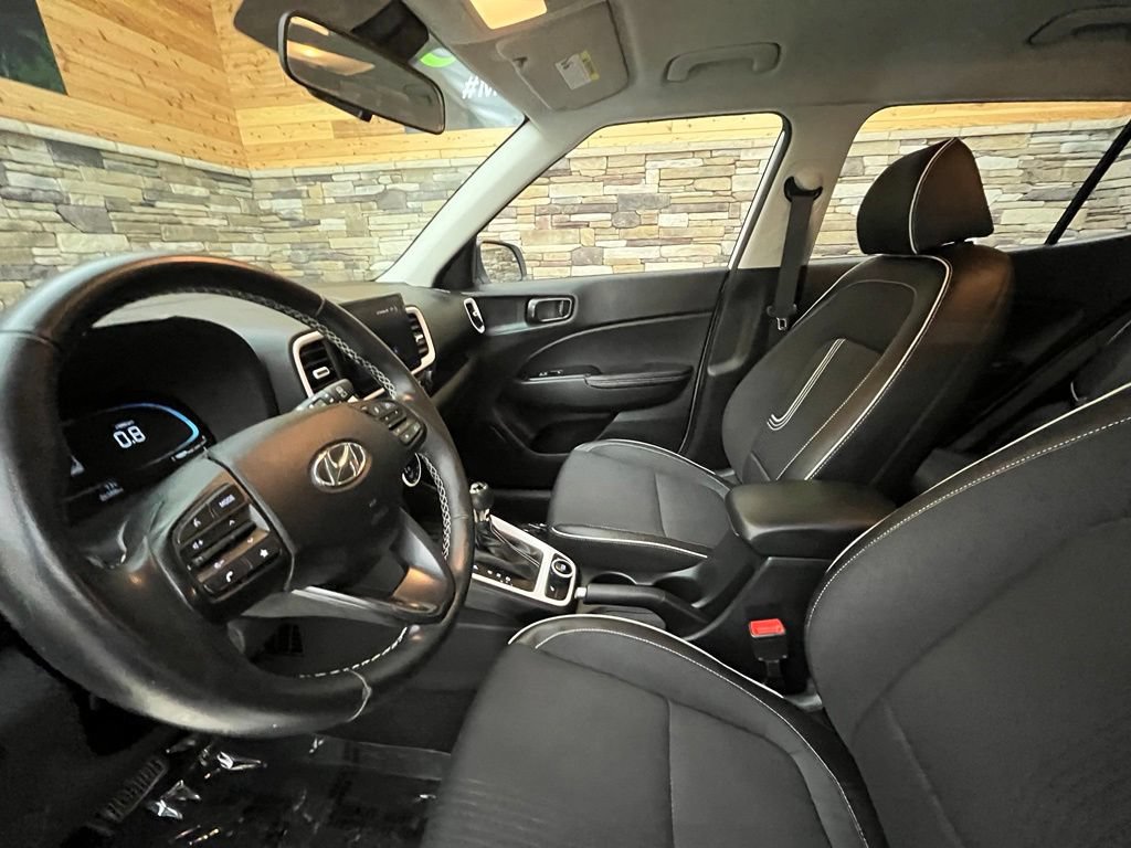 Used 2024 Hyundai Venue Limited FWD image 25