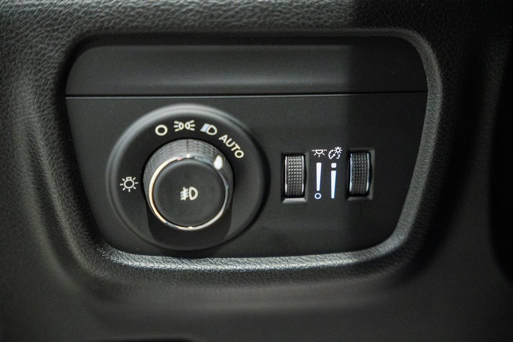 New 2026 Jeep Grand Cherokee Limited w/ Luxury Tech Group II AWD/4WD image 46
