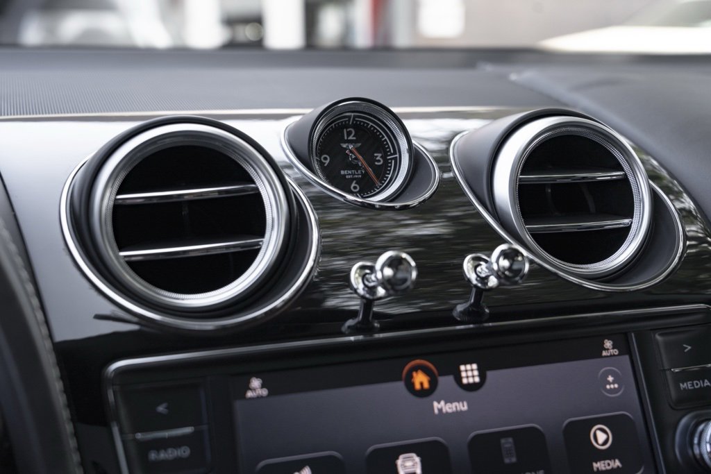 Used 2018 Bentley Bentayga image 27