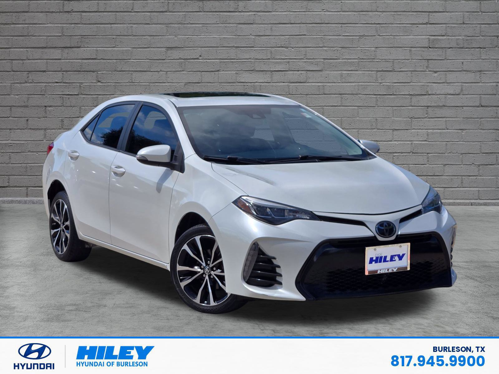 Used 2018 Toyota Corolla XSE FWD image 2