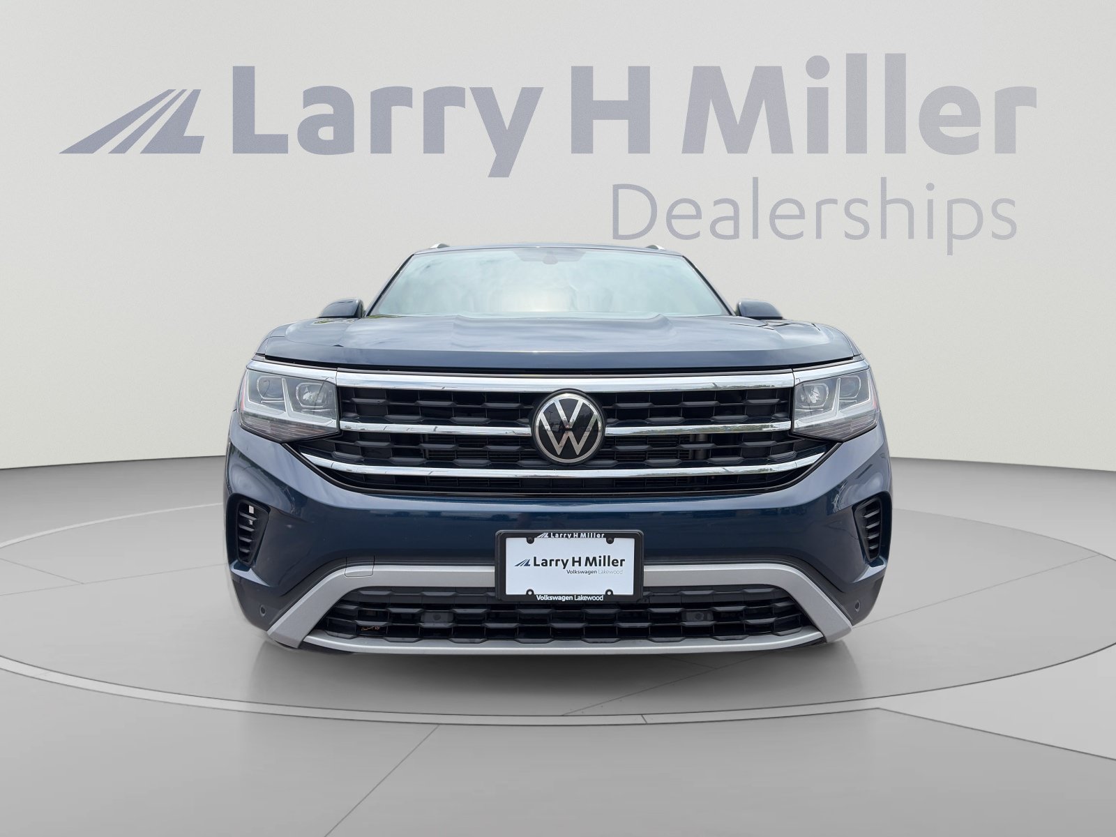 Used 2020 Volkswagen Atlas Cross Sport SE AWD/4WD image 2
