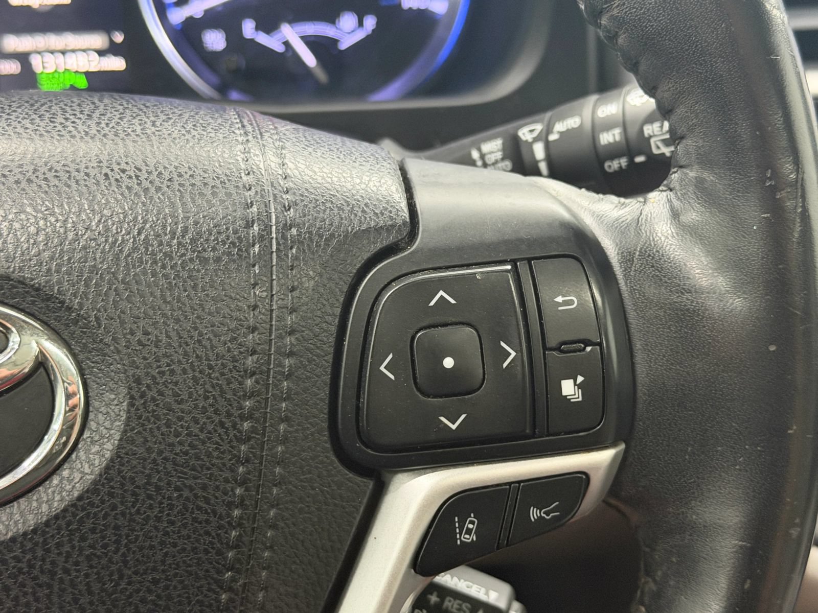 Used 2018 Toyota Highlander Limited Platinum AWD/4WD image 28