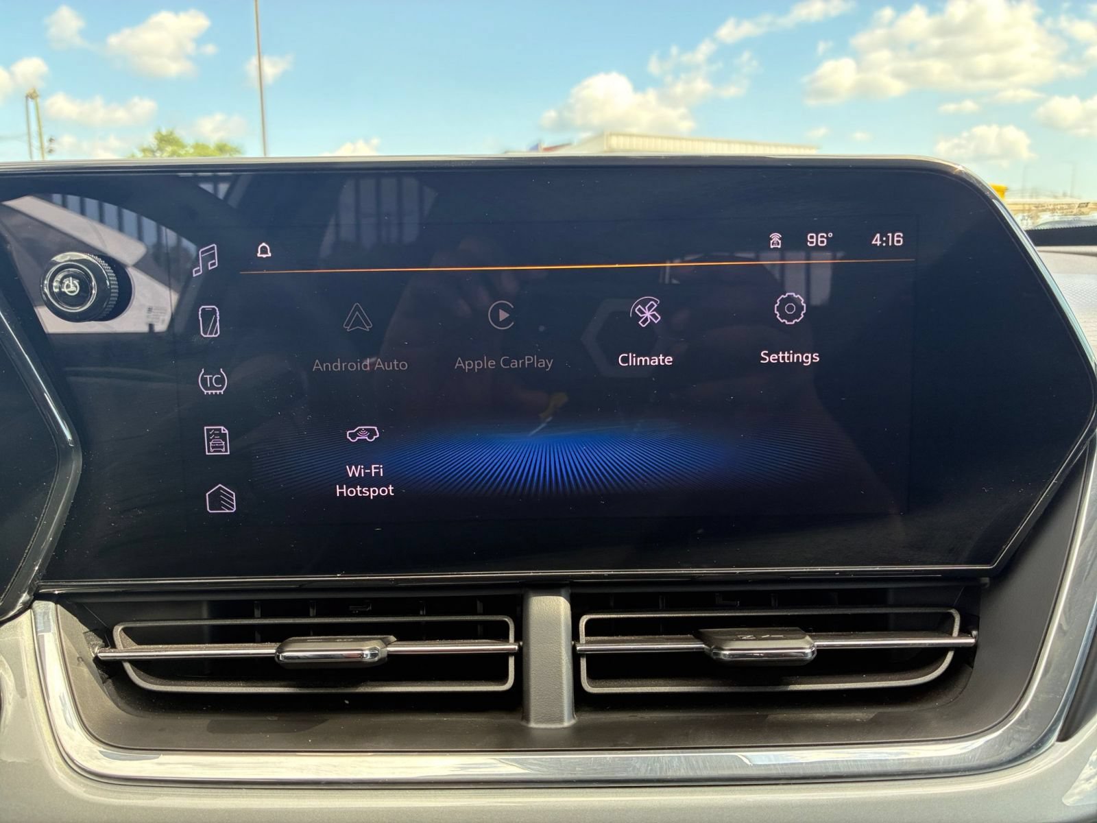 Used 2025 Chevrolet Trax LT FWD image 16