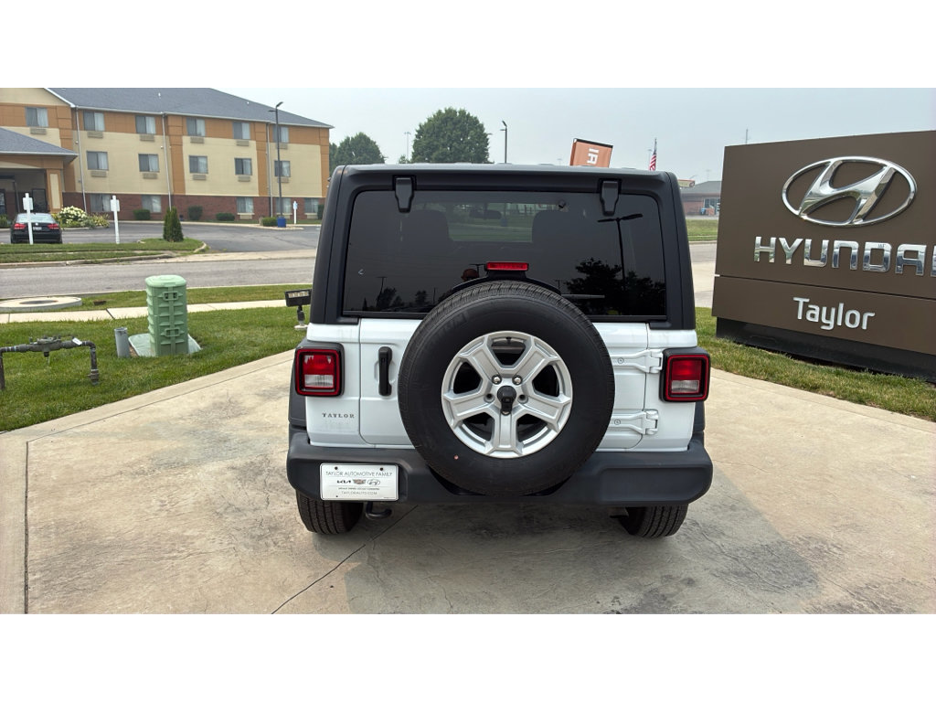 Used 2023 Jeep Wrangler Unlimited Sport AWD/4WD image 4