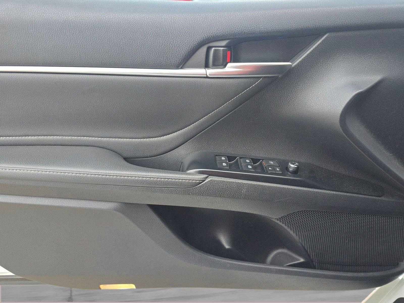 Used 2018 Toyota Camry XSE image 12