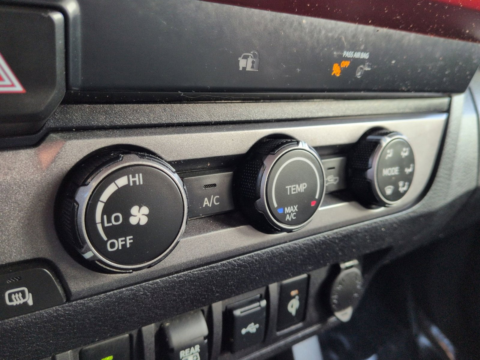 Used 2020 Toyota Tacoma TRD Off-Road w/ Technology Package image 20