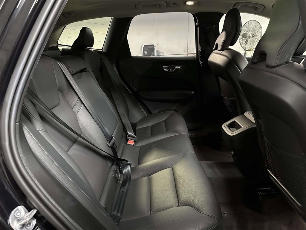 Used 2025 Volvo XC60 B5 Plus image 16