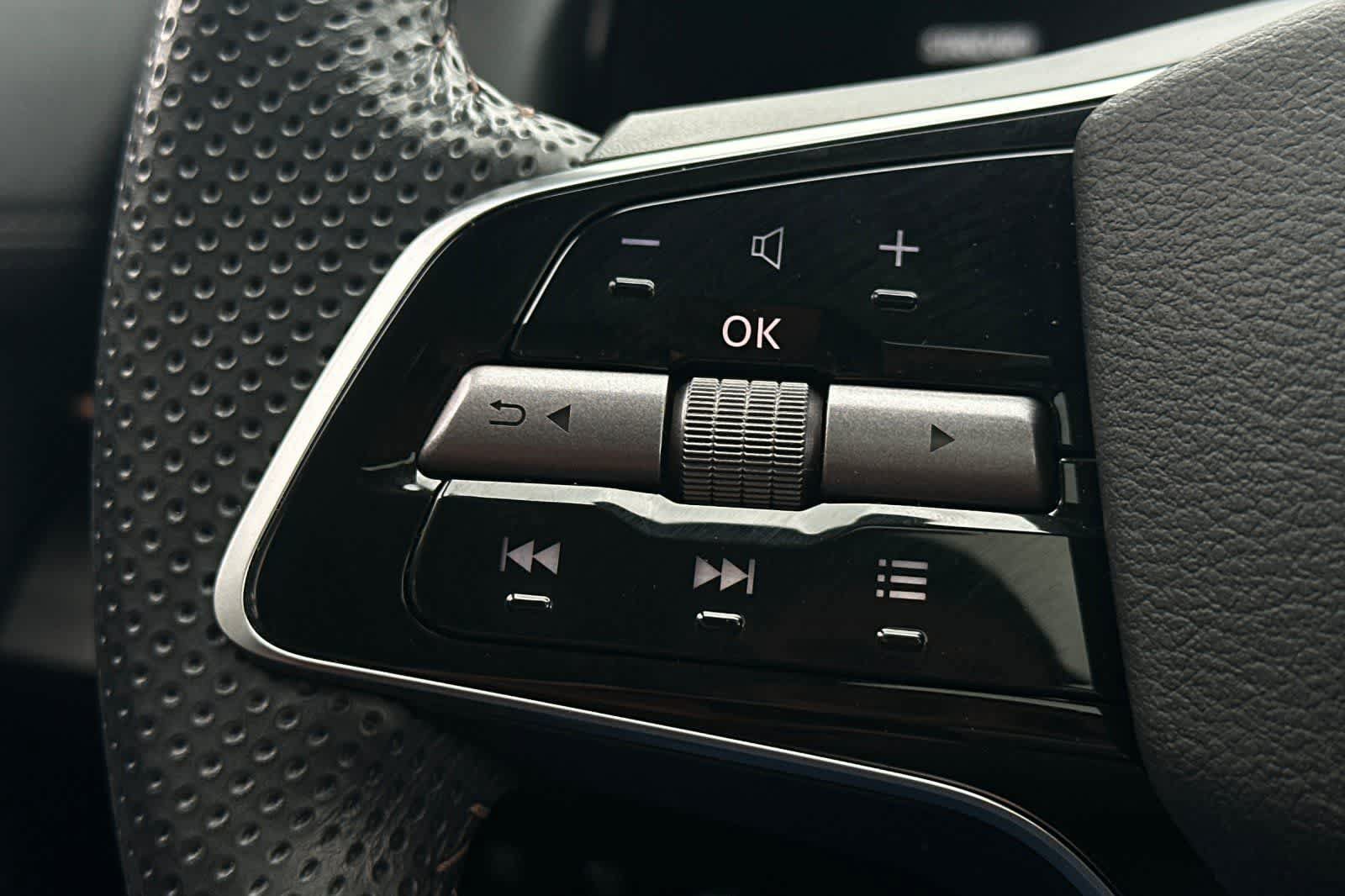 Certified 2024 Nissan Ariya FWD image 32
