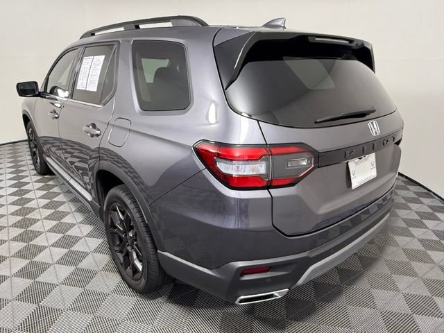 Used 2025 Honda Pilot Touring image 4