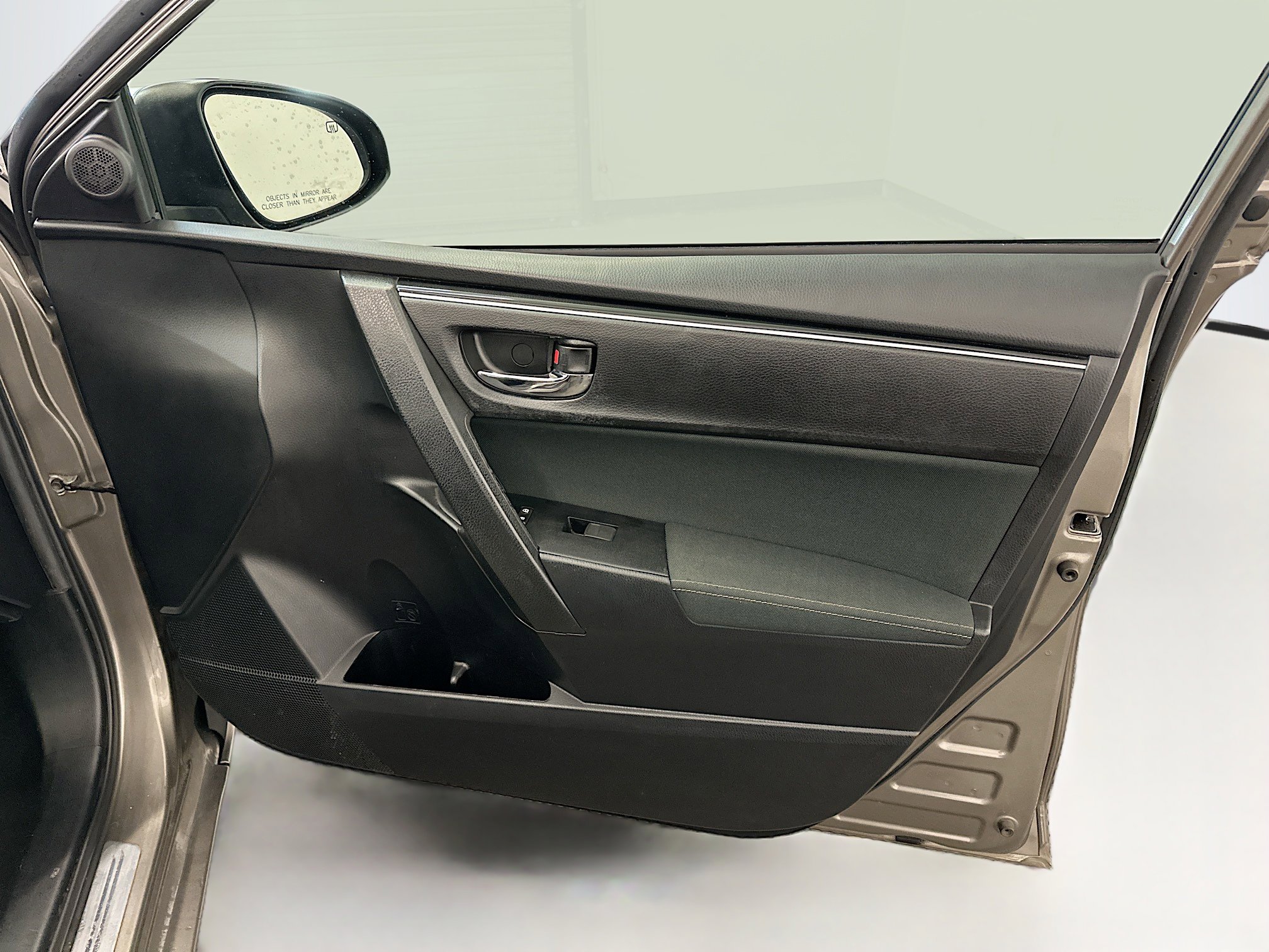 Used 2018 Toyota Corolla LE w/ Body Protection Package FWD image 32