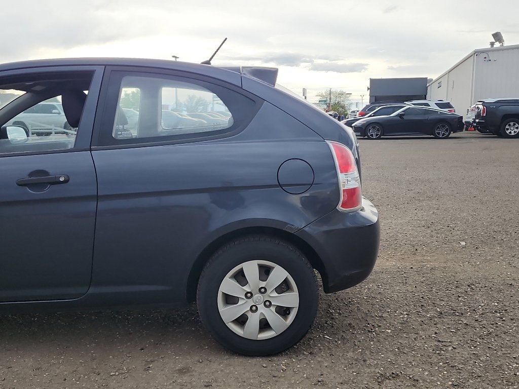 Used 2010 Hyundai Accent GS image 9
