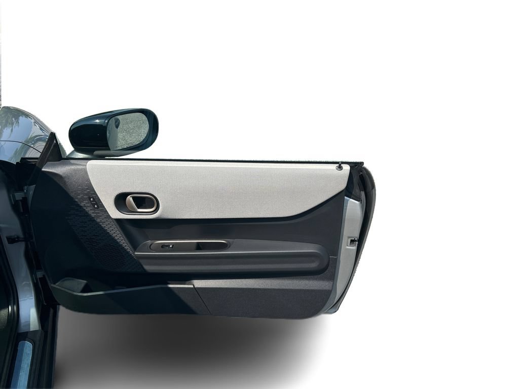 Used 2025 MINI Cooper 2-Door Hardtop FWD image 21