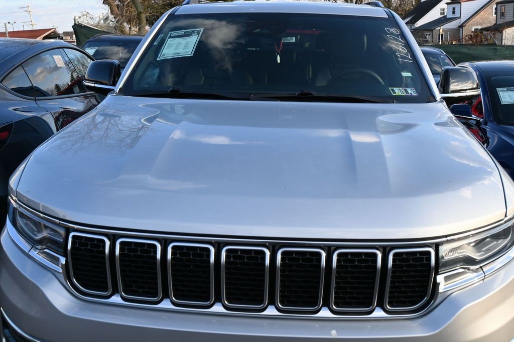 Used 2024 Jeep Wagoneer Series II w/ Flexible Seating Group image 6