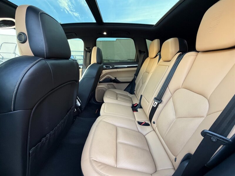 Used 2018 Porsche Cayenne Platinum Edition AWD/4WD image 31