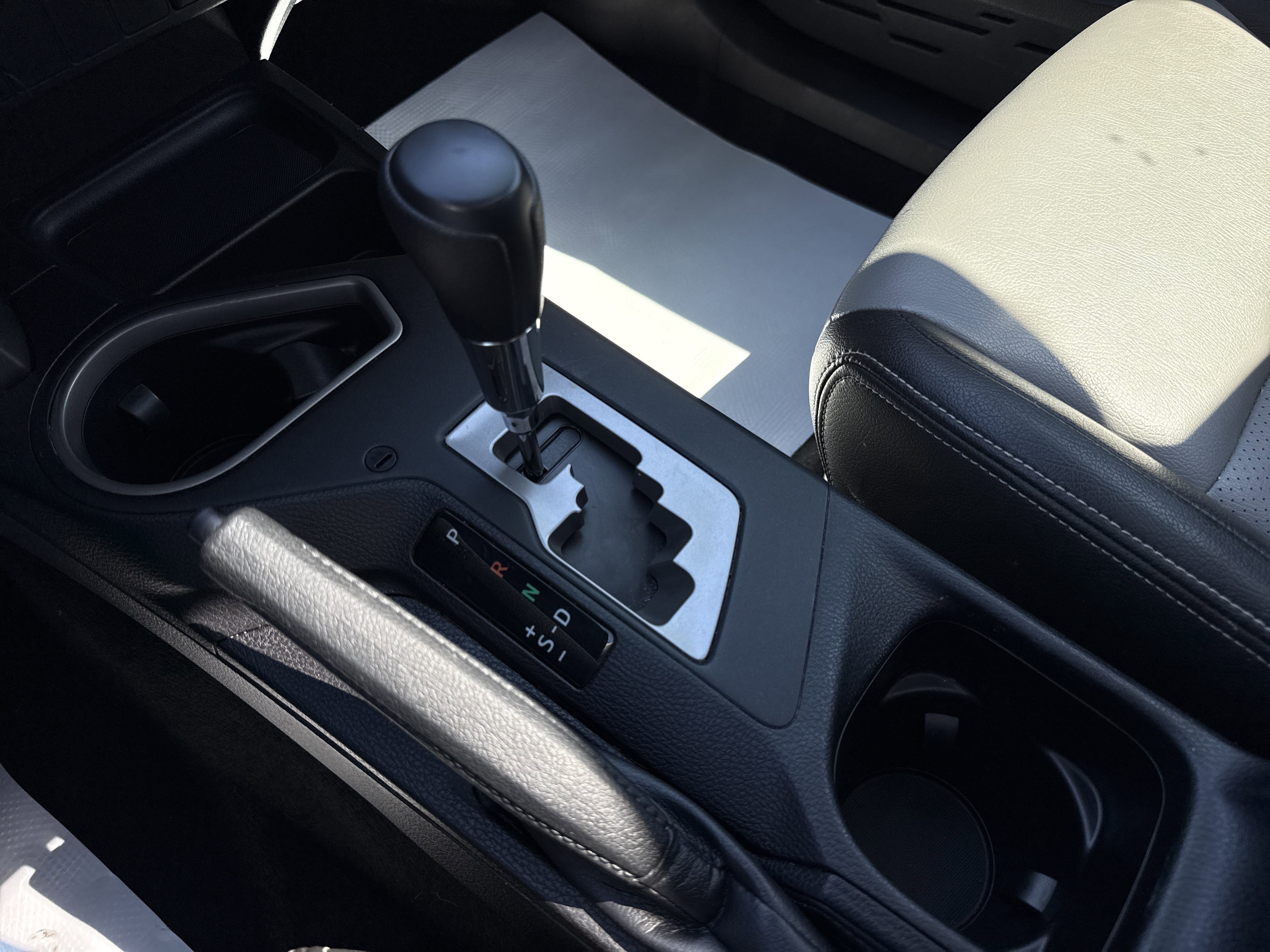 Used 2016 Toyota RAV4 XLE image 23