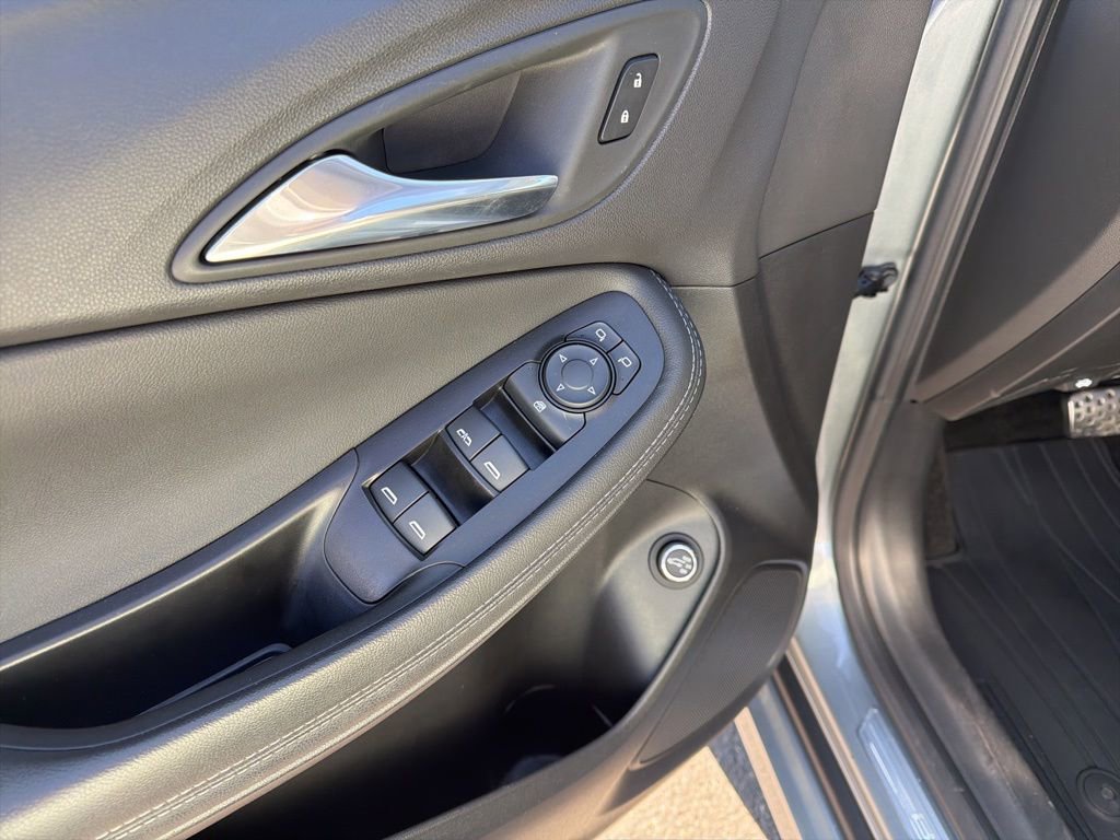 Used 2023 Buick Encore GX Select w/ Sport Touring Package image 6
