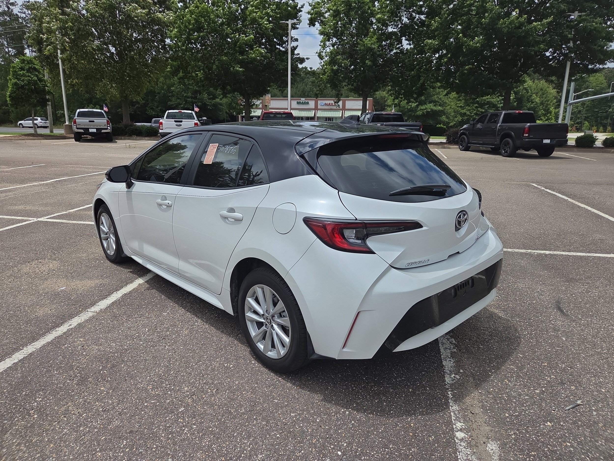 Used 2025 Toyota Corolla SE FWD image 5