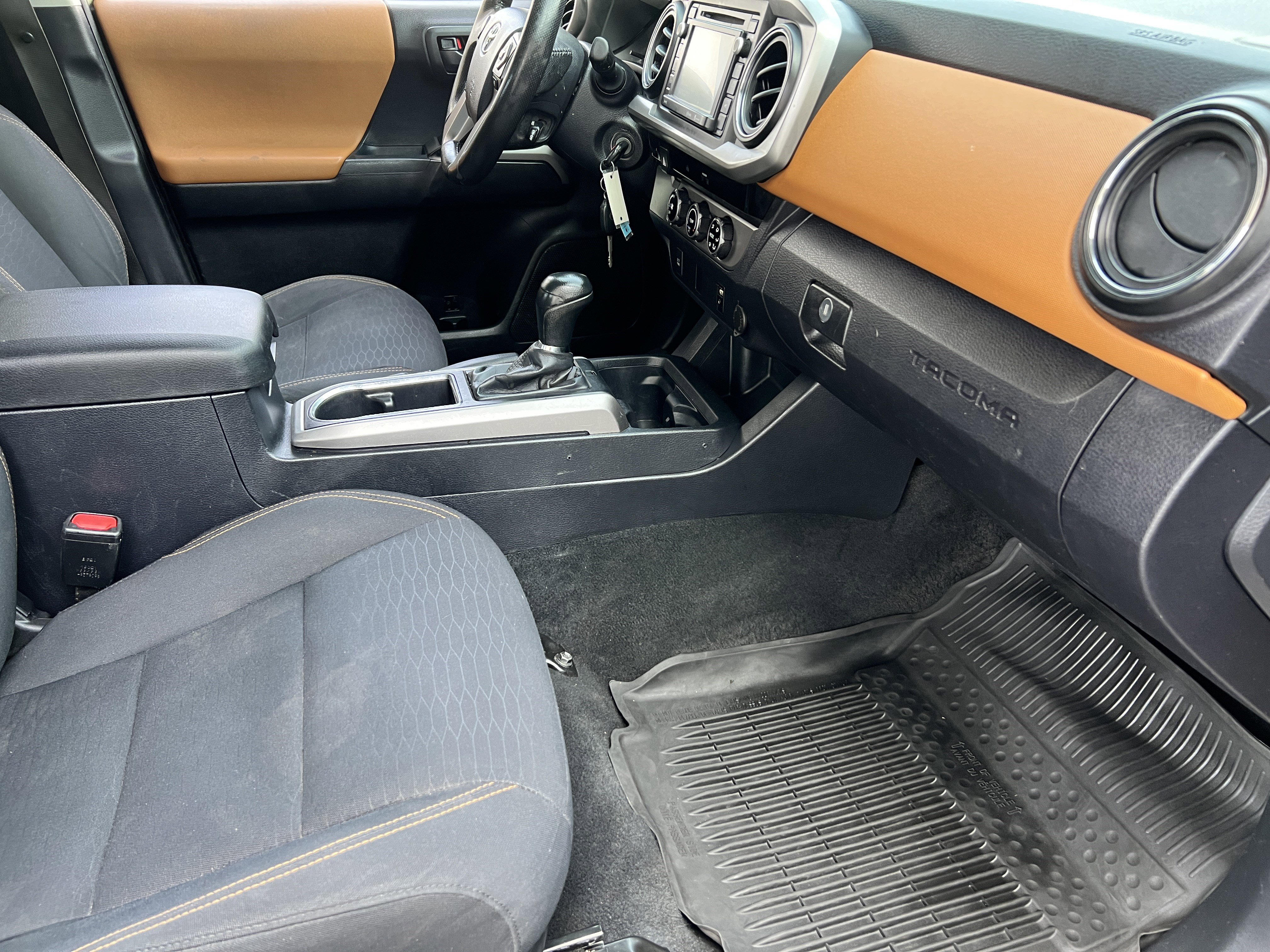 Used 2016 Toyota Tacoma SR5 w/ SR5 Appearance Package (SN) RWD image 24