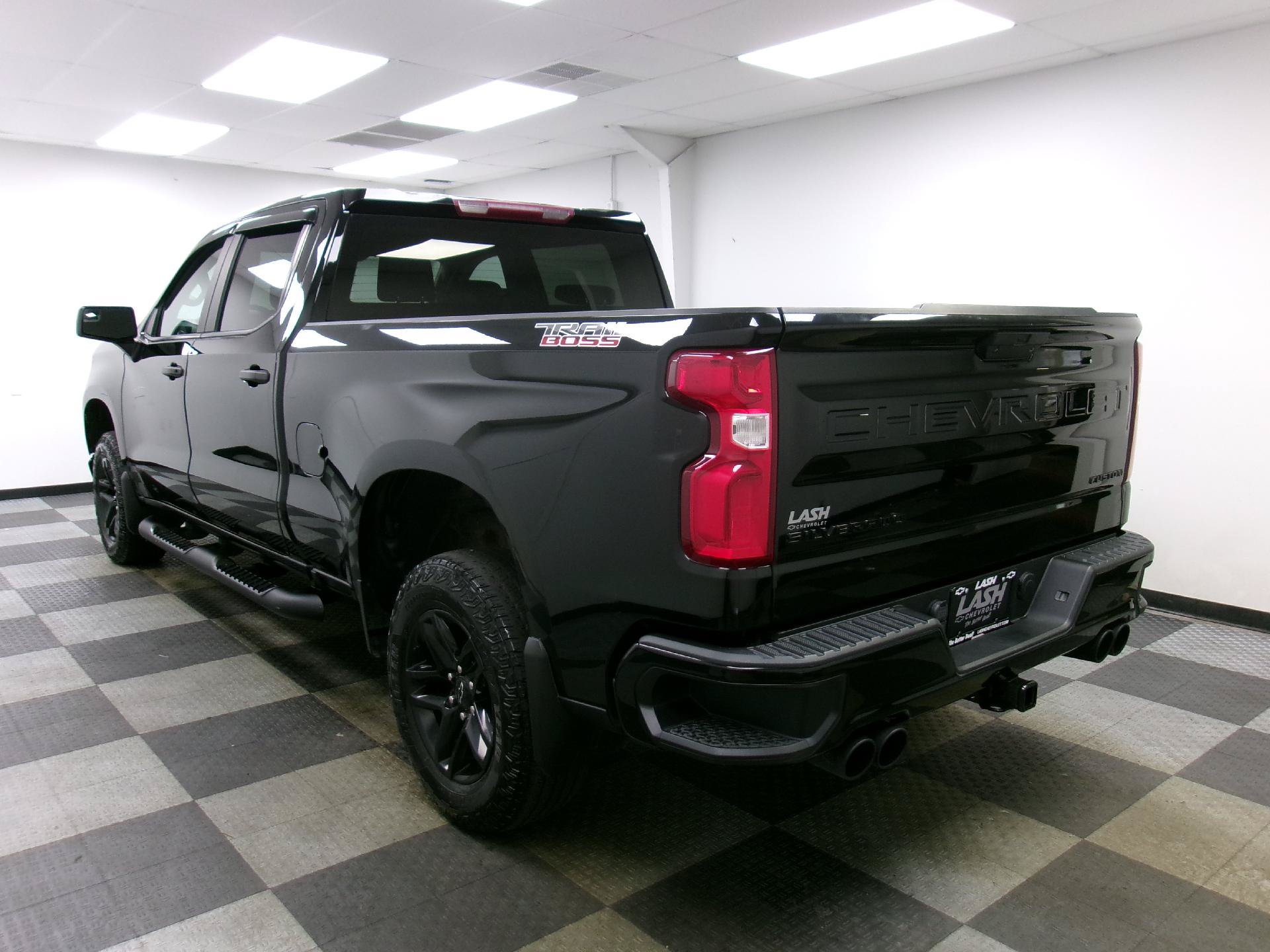 Used 2022 Chevrolet Silverado 1500 Custom Trail Boss w/ Midnight Edition AWD/4WD image 3