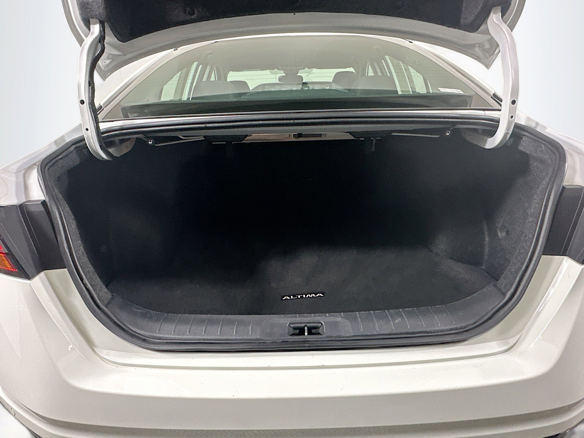 Used 2025 Nissan Altima 2.5 SV image 27