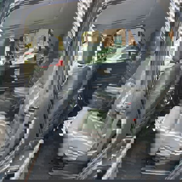 Used 2025 Ford Expedition Active AWD/4WD image 12