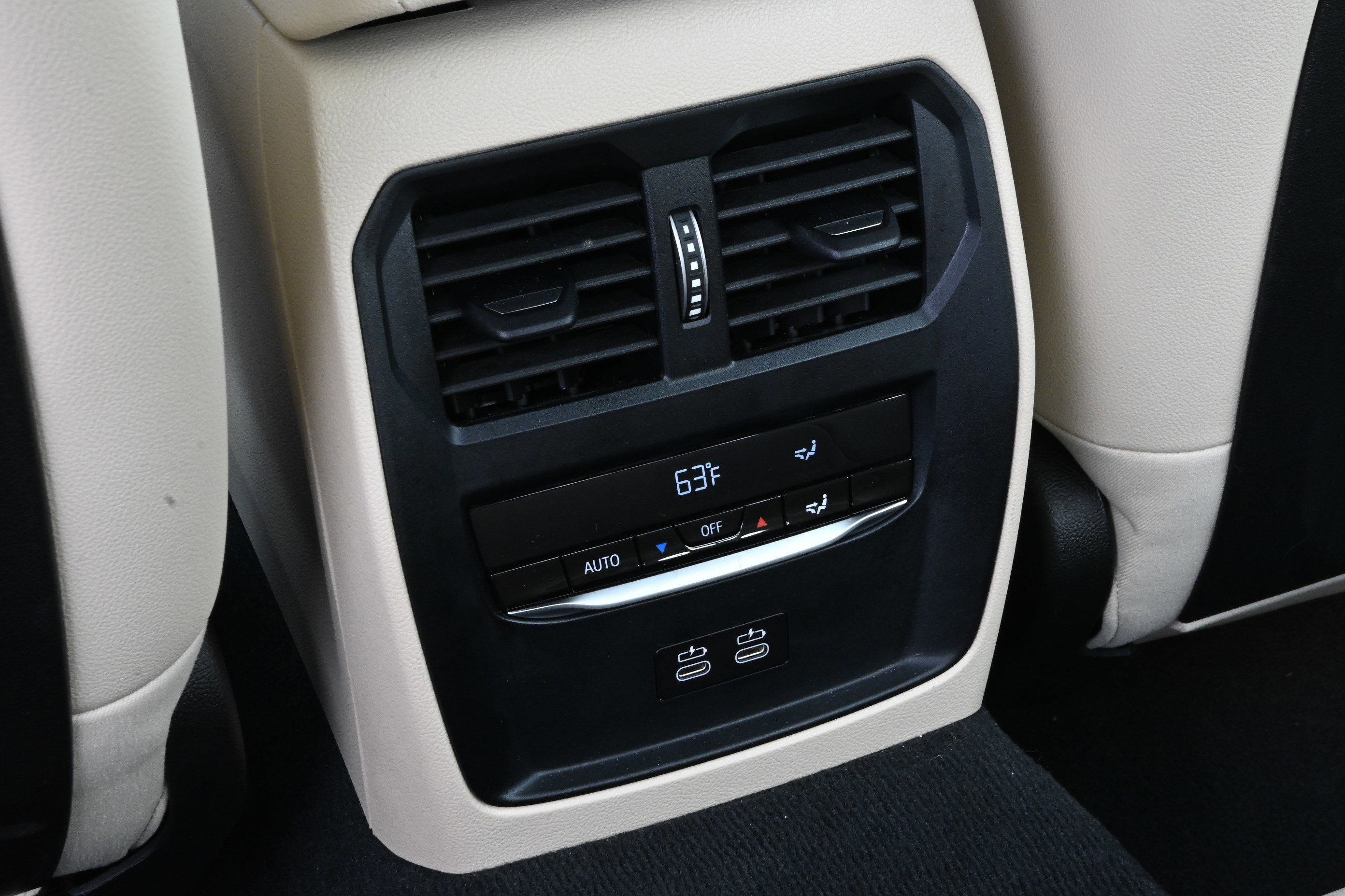 Certified 2024 BMW 330i Sedan w/ Convenience Package image 30