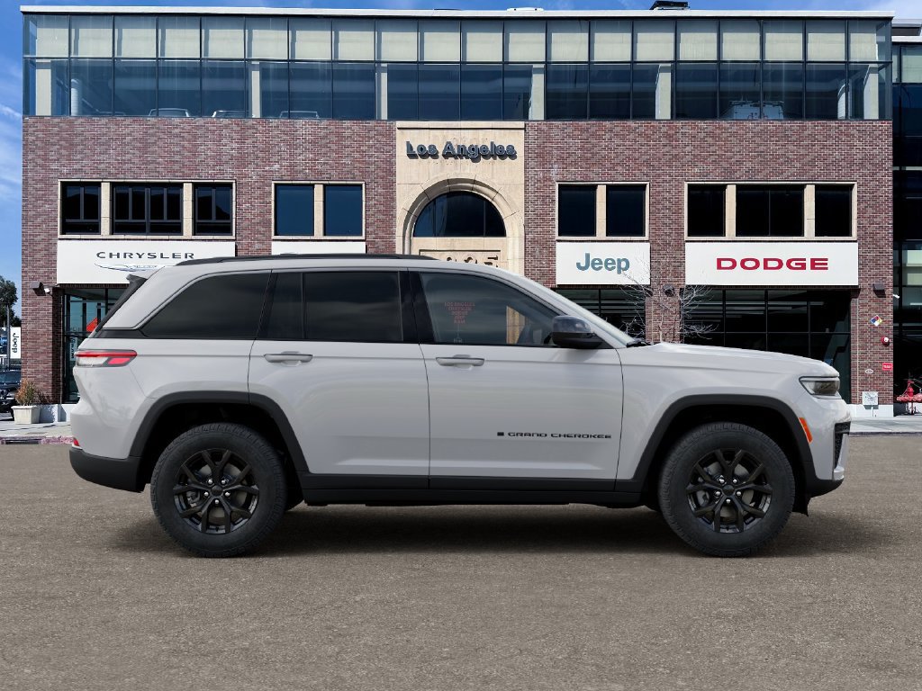 New 2026 Jeep Grand Cherokee Altitude AWD/4WD image 21