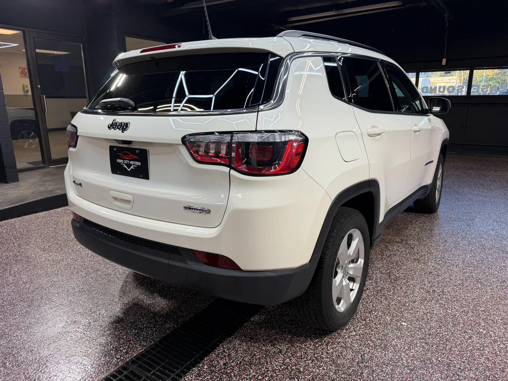 Used 2019 Jeep Compass Latitude w/ Cold Weather Group AWD/4WD image 8