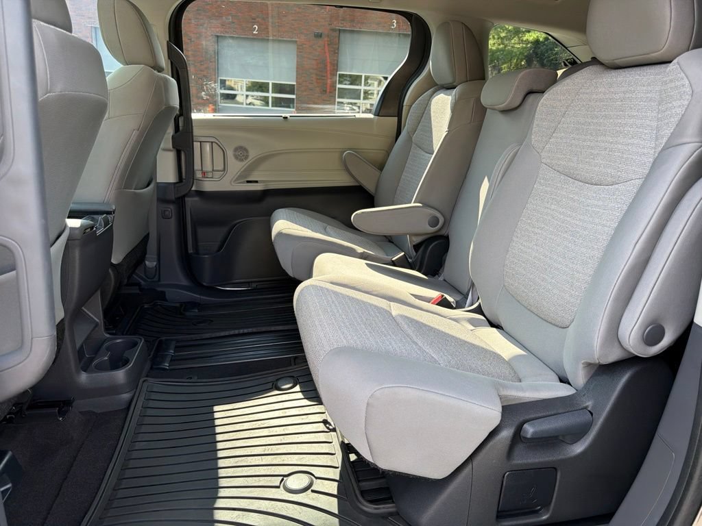 Used 2024 Toyota Sienna LE w/ LE Plus Package FWD image 28