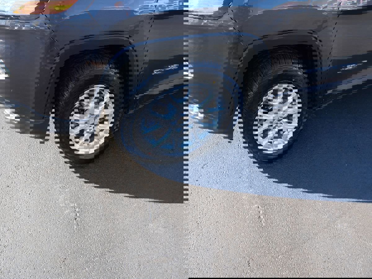 Used 2017 Jeep Cherokee Latitude w/ True North Edition image 36