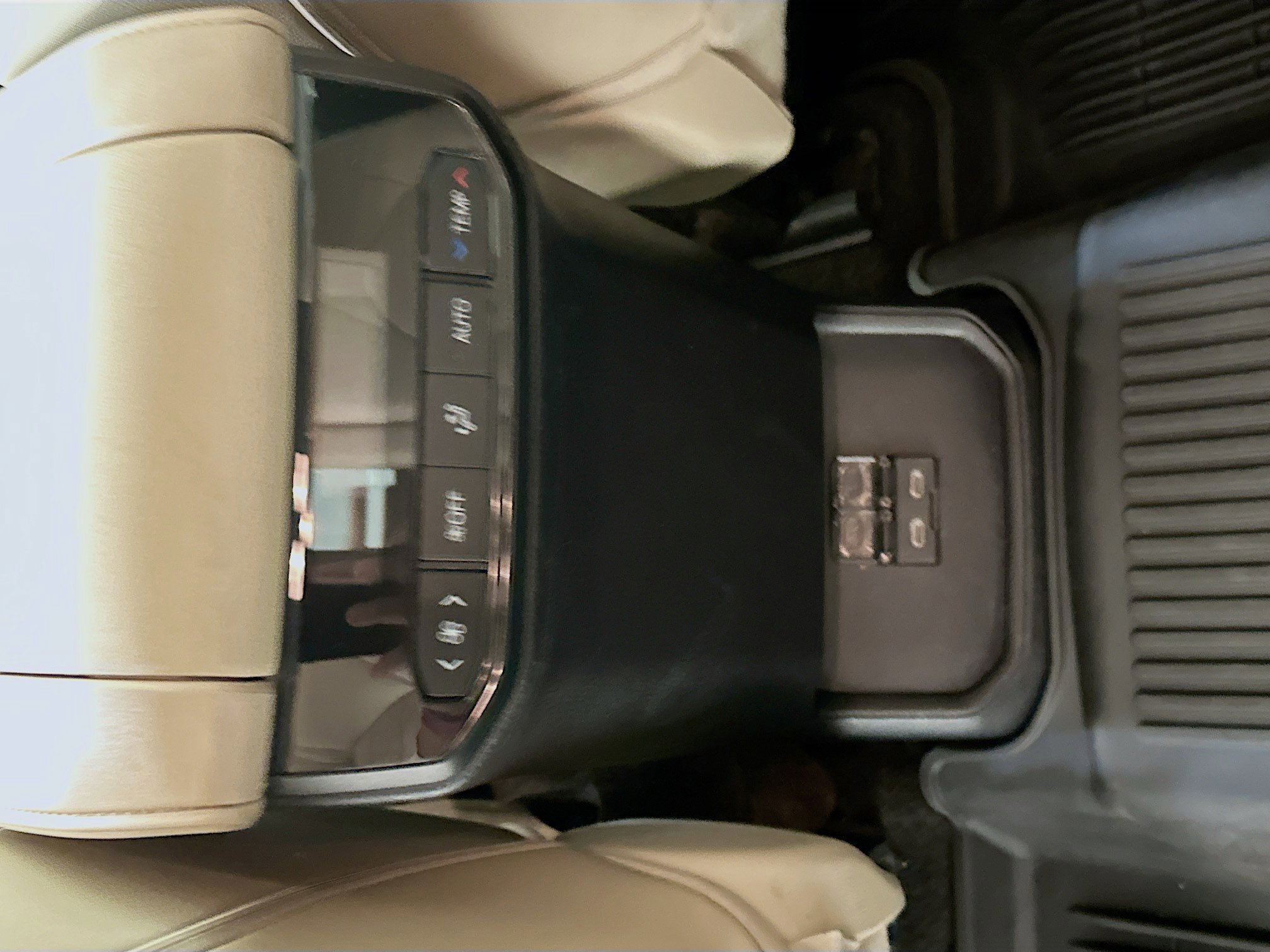 Used 2023 Toyota Highlander XLE image 28