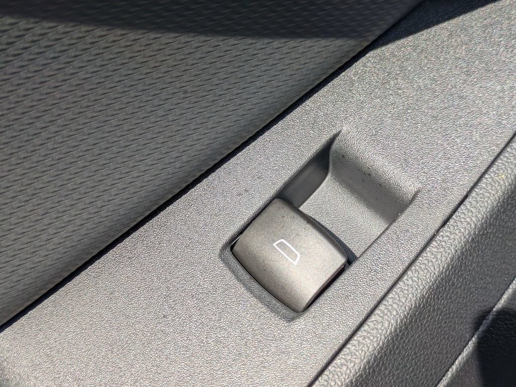 New 2026 Chevrolet Equinox LT w/ Safety and Technology Package FWD image 25