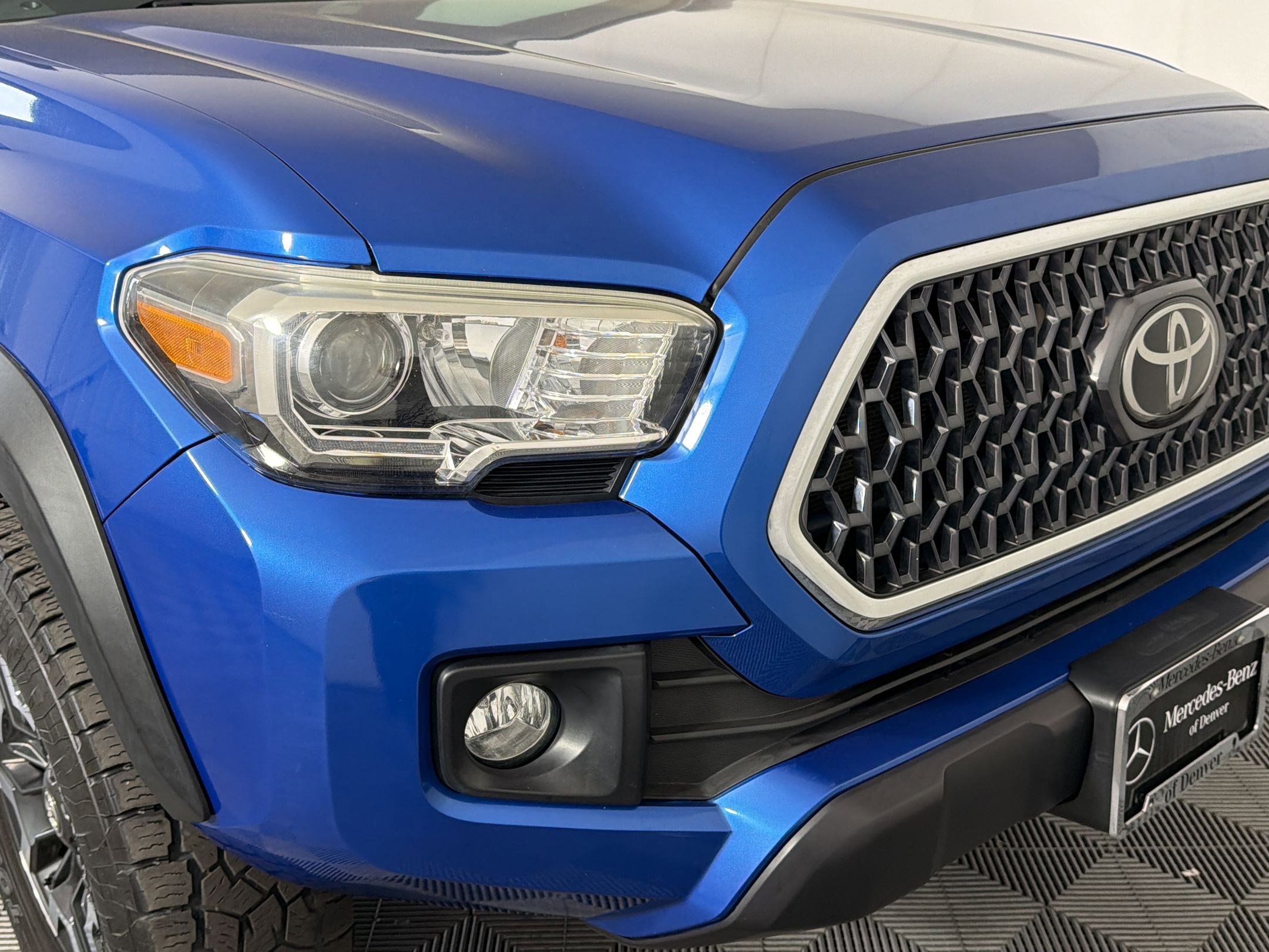 Used 2018 Toyota Tacoma TRD Off-Road w/ Technology Package AWD/4WD image 11