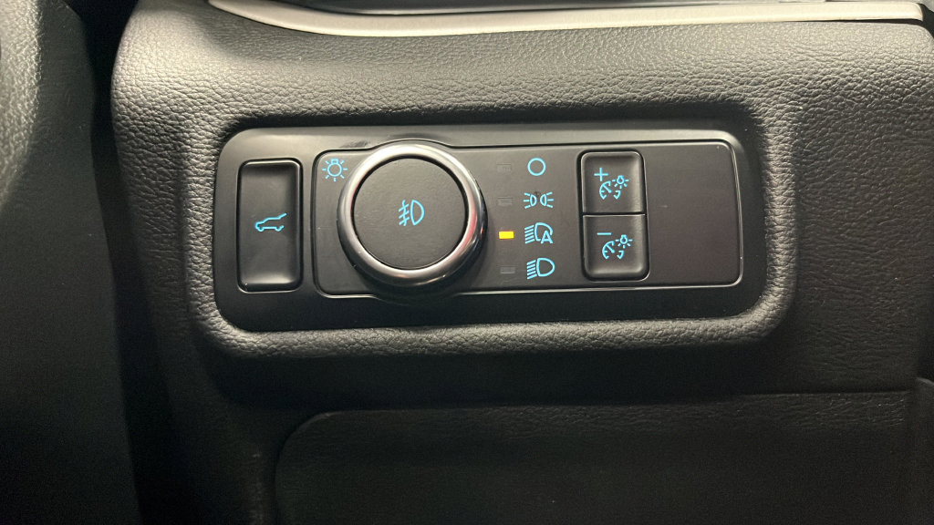 Used 2023 Ford Explorer XLT w/ Equipment Group 202A AWD/4WD image 31