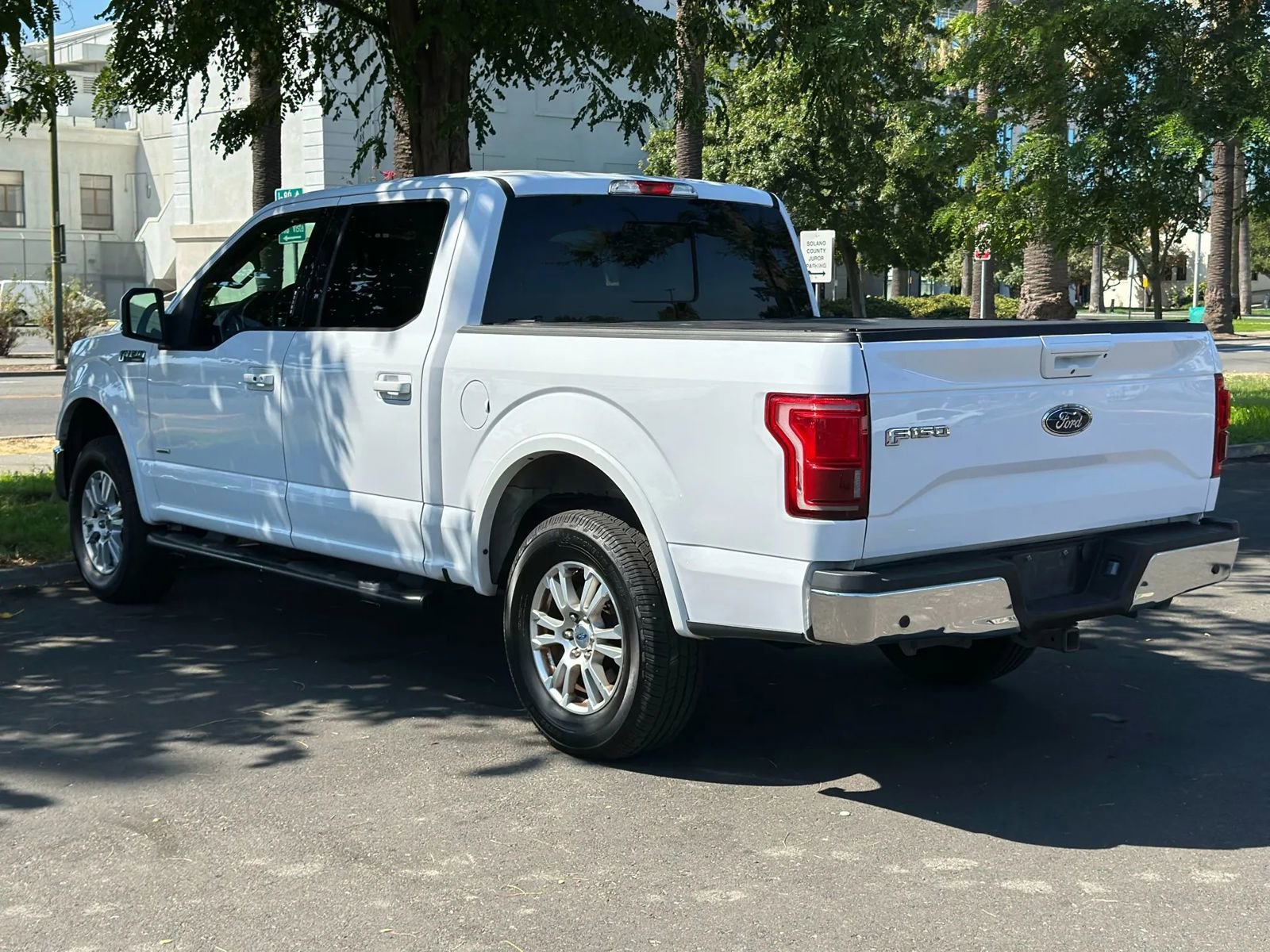 Used 2015 Ford F150 Lariat w/ Equipment Group 501A Mid image 27