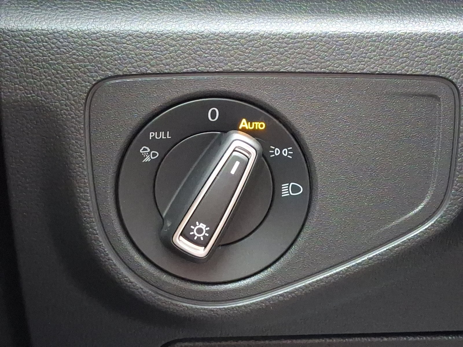 Certified 2023 Volkswagen Atlas Cross Sport SE image 24