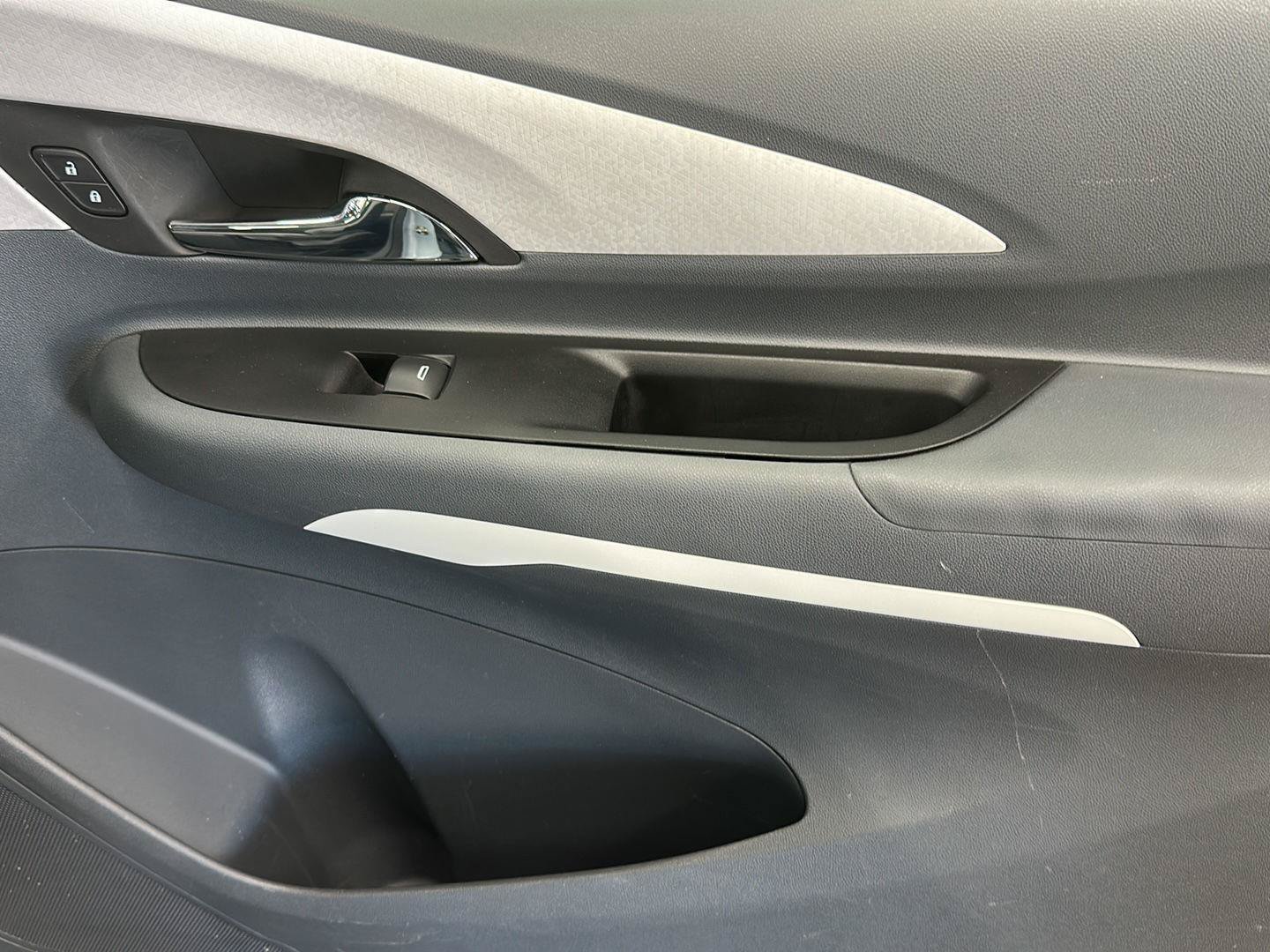 Used 2017 Chevrolet Bolt LT FWD image 18