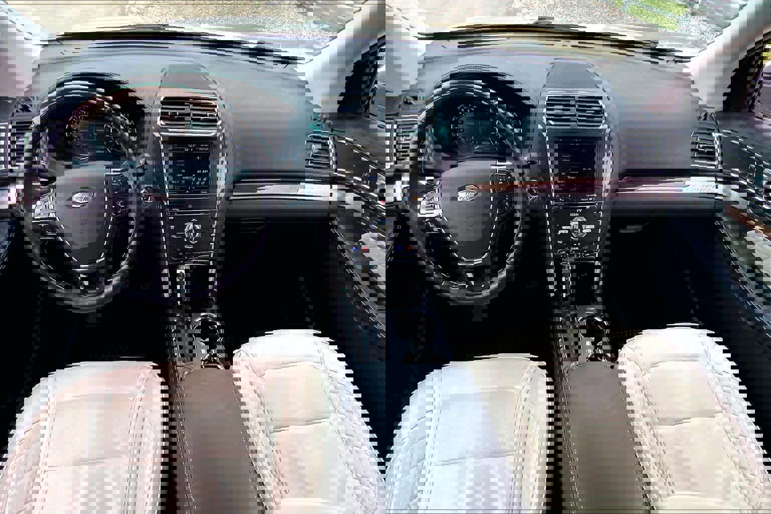 Used 2016 Ford Explorer Platinum image 16