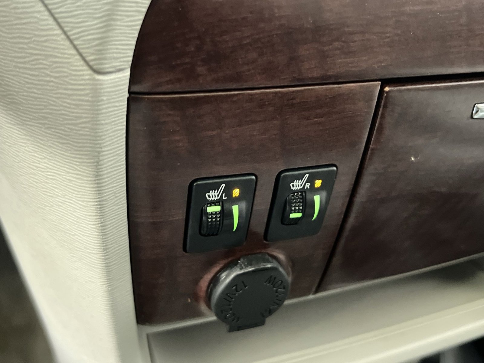 Used 2013 Toyota Sienna XLE image 29