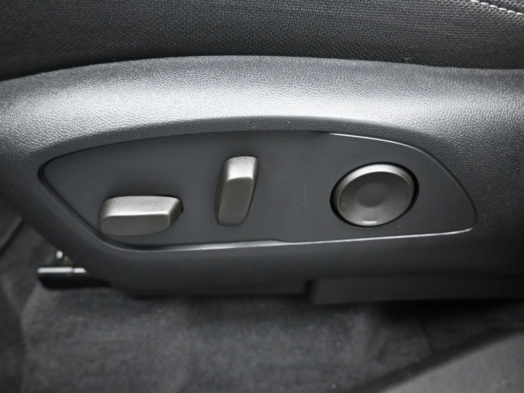 Used 2024 Chevrolet Traverse LT image 7