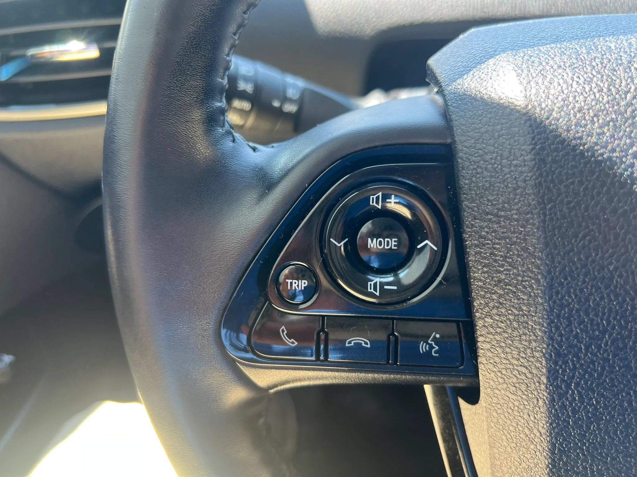 Used 2022 Toyota Prius XLE FWD image 17