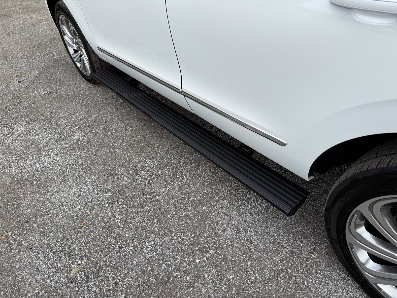 Used 2024 Lincoln Navigator Premiere AWD/4WD image 15