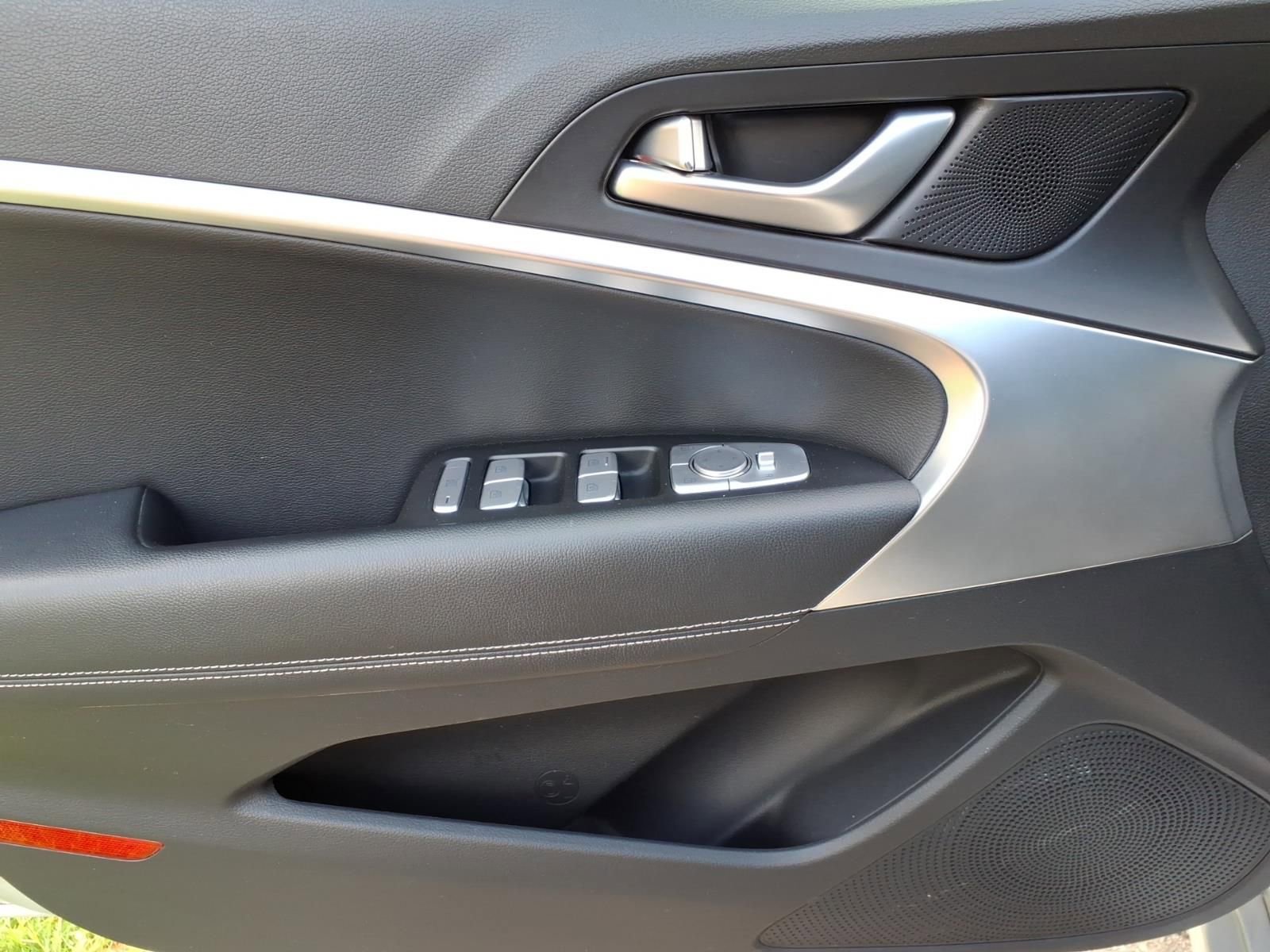 Used 2019 Genesis G70 2.0T Advanced RWD image 14