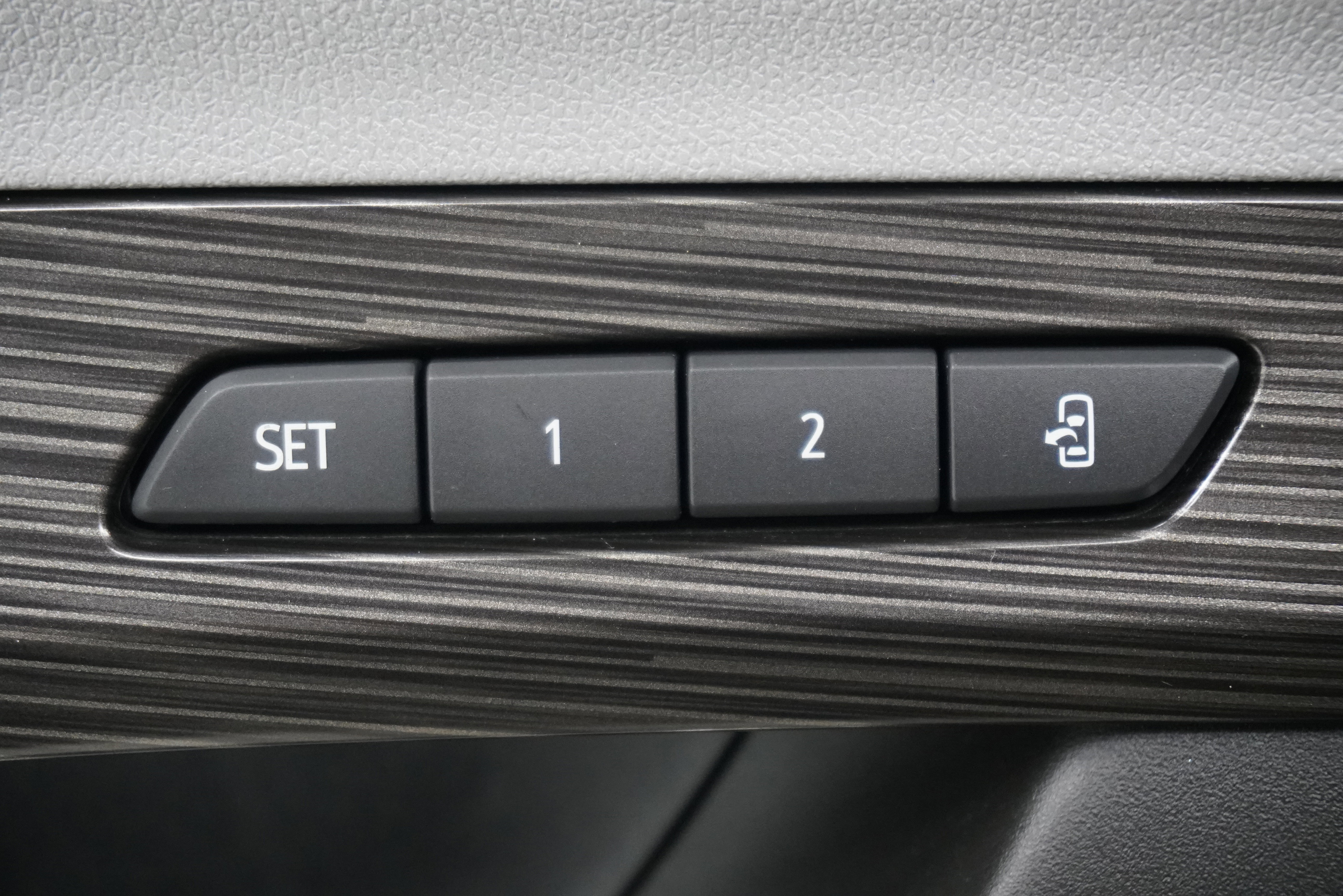 Used 2023 GMC Terrain SLT w/ Infotainment Package II AWD/4WD image 16