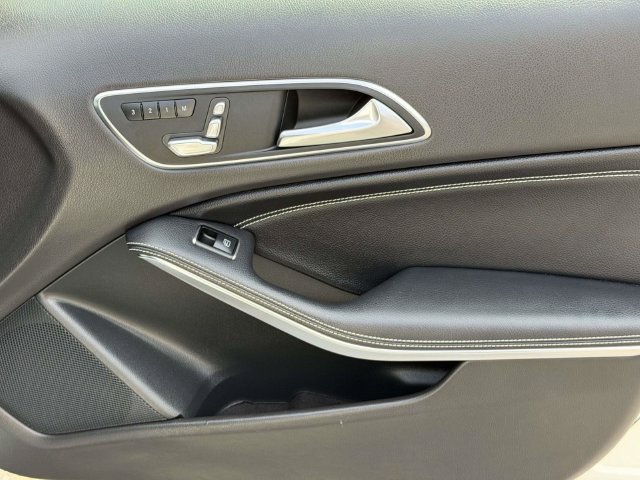 Used 2018 Mercedes-Benz GLA 250 4MATIC w/ Premium Package image 10