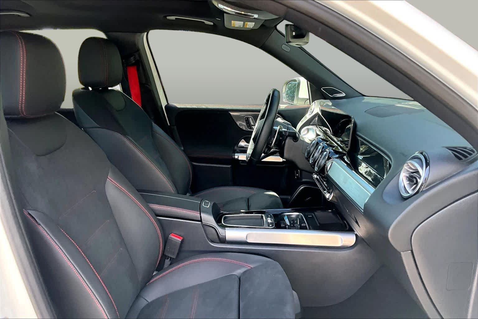 Used 2025 Mercedes-Benz GLB 35 AMG 4MATIC image 9