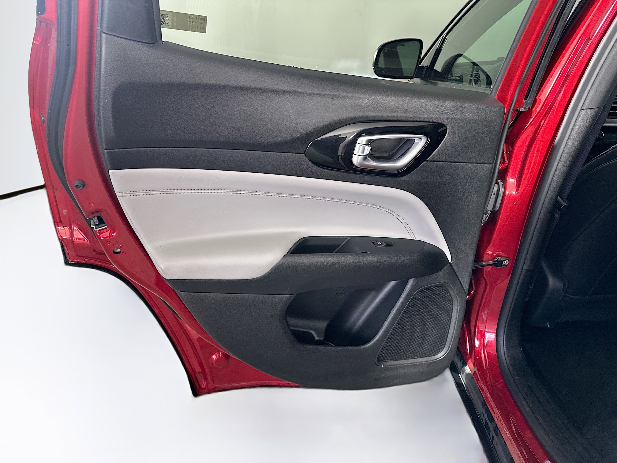 Used 2025 Jeep Compass Limited image 25