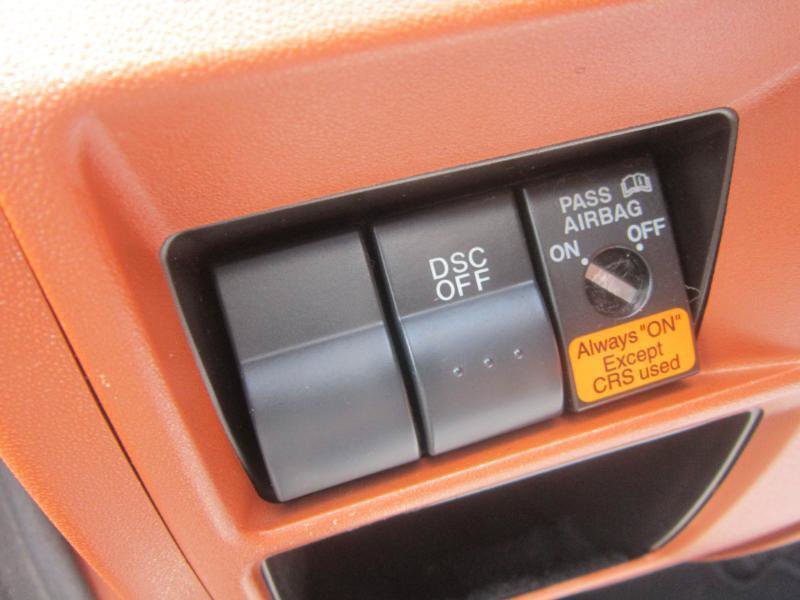 Used 2006 MAZDA MX-5 Miata Grand Touring RWD image 21