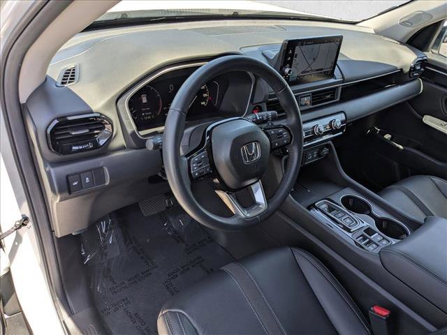 Used 2025 Honda Pilot Touring image 10