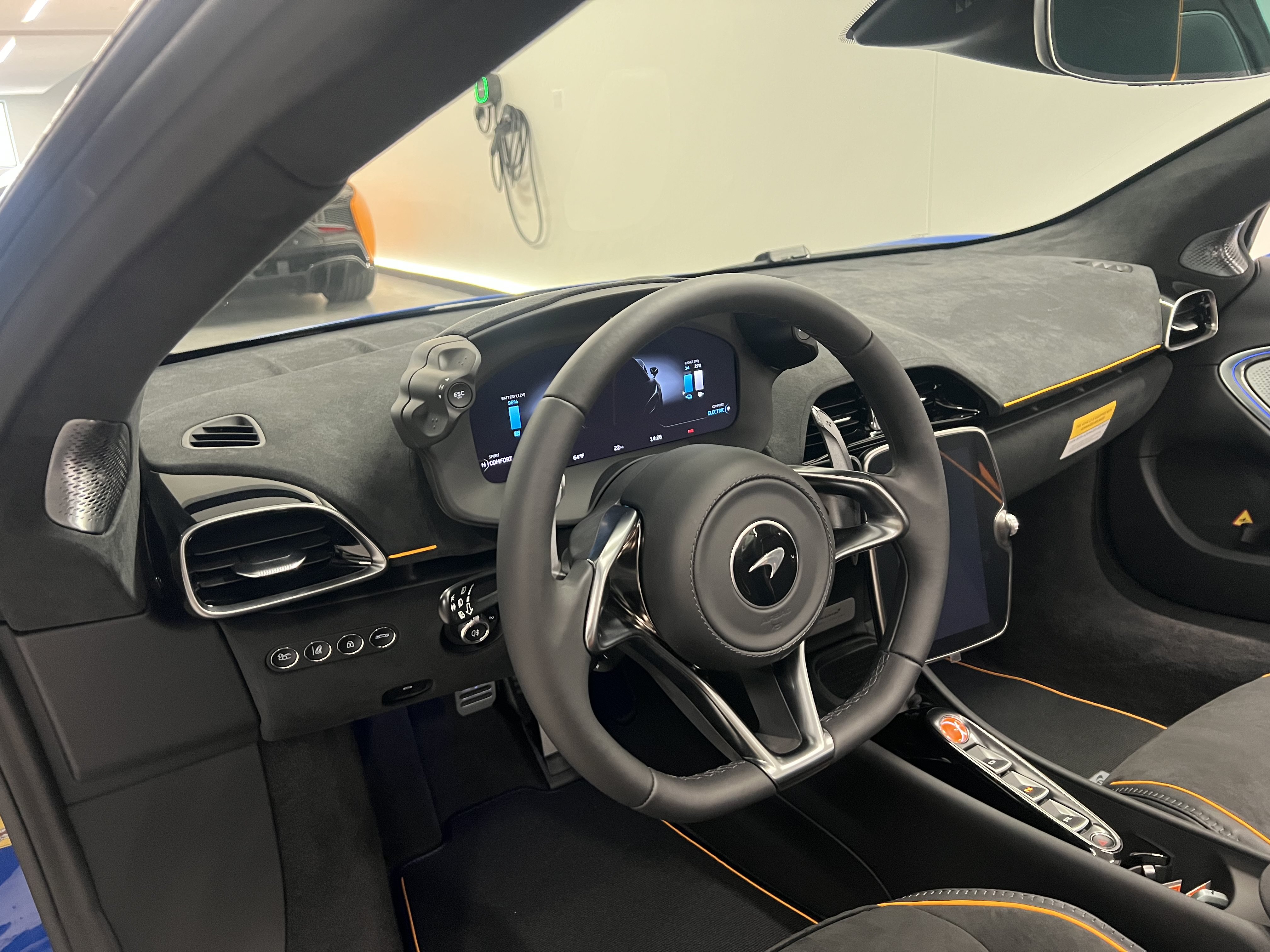 Used 2027 McLaren Artura Spider RWD image 20